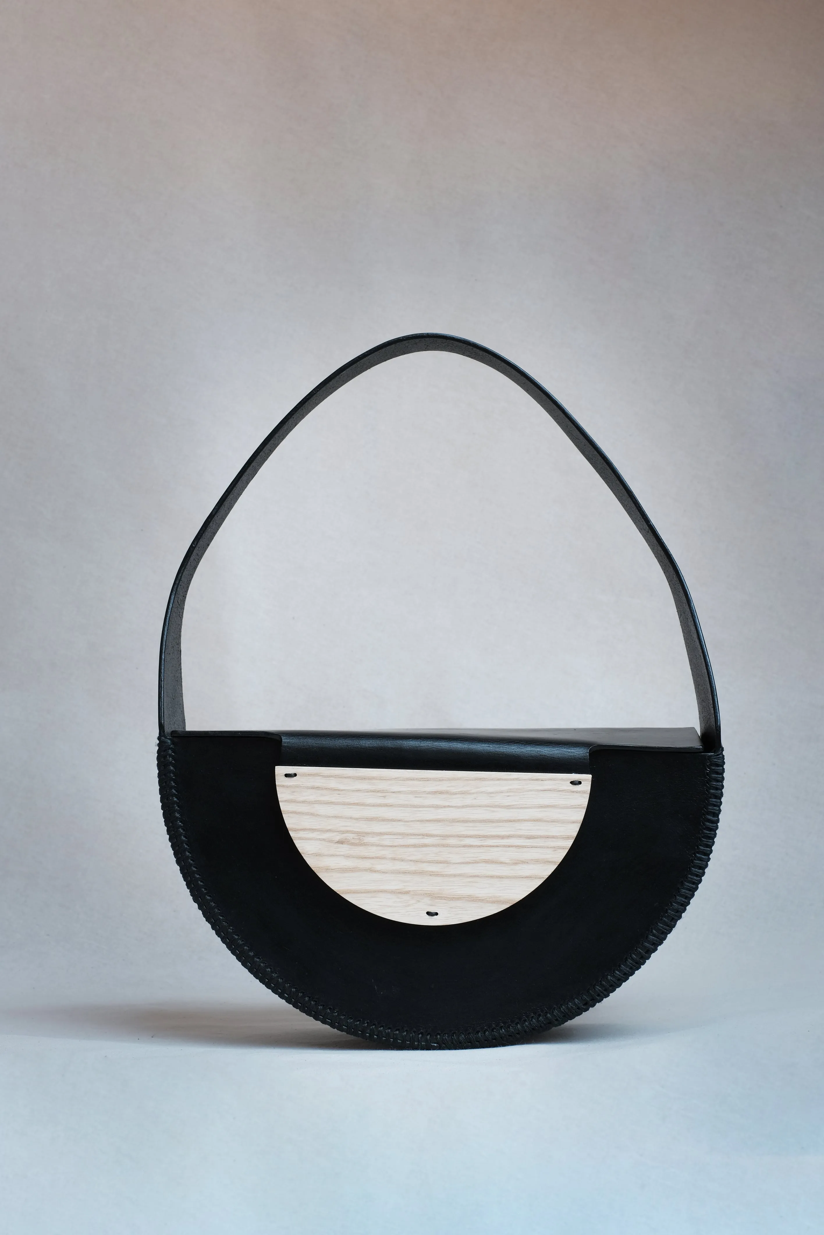 Bolso Hejduk semicircular negro