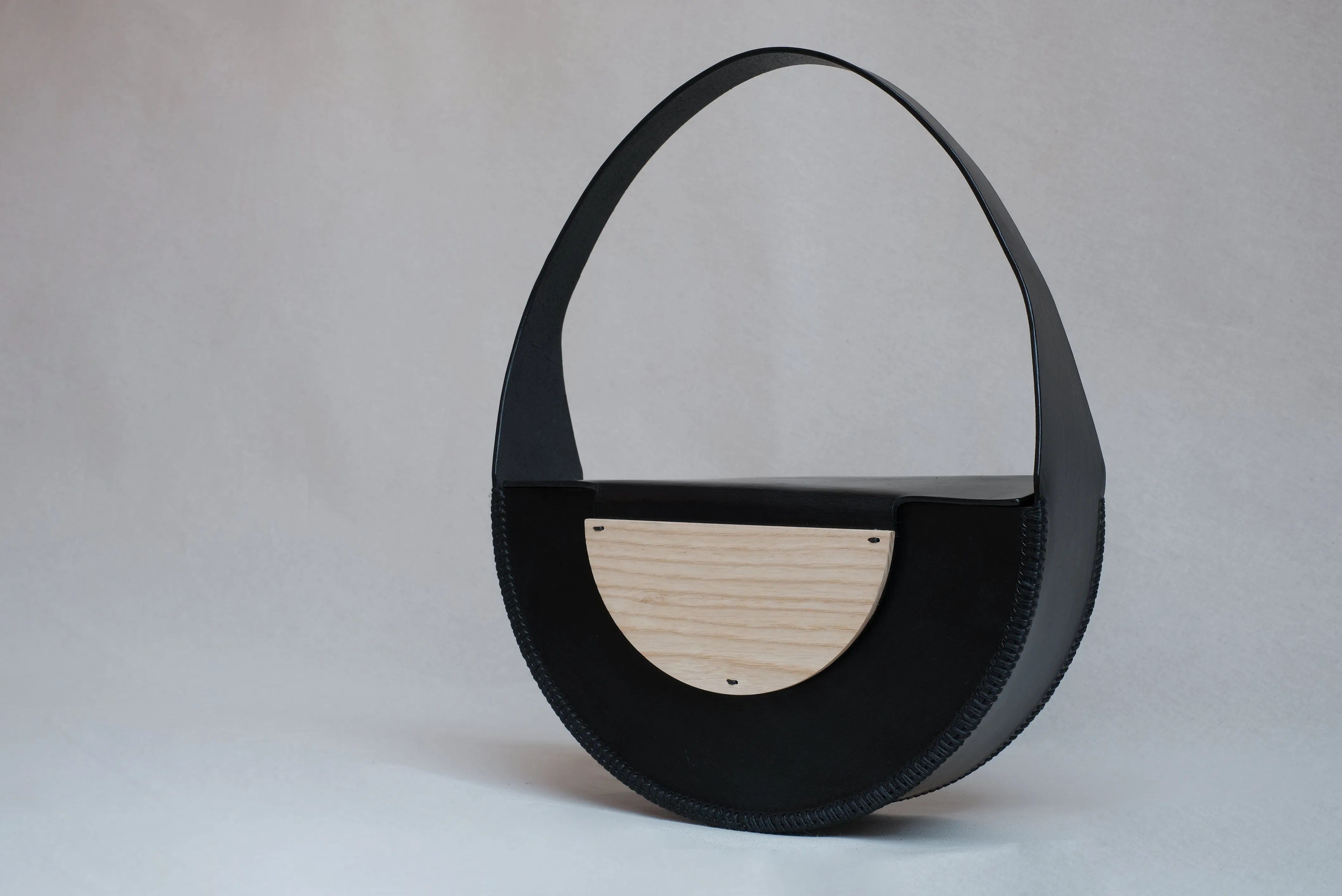 Bolso Hejduk semicircular negro